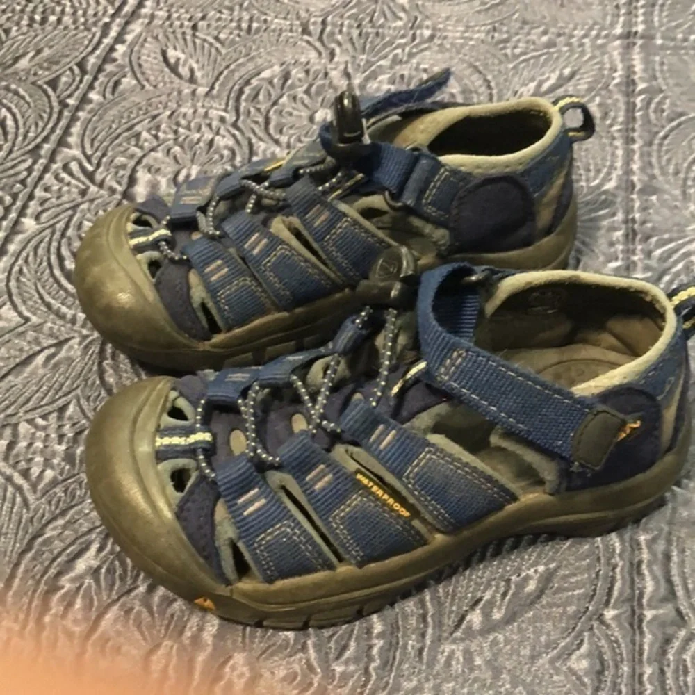 Keen kids size 13 sandals‎ blue